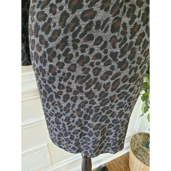 Ann Taylor Animal Print Gray Rayon V-Neck Long Sleeve Knee Length Dress X-Small - Picture 3 of 10